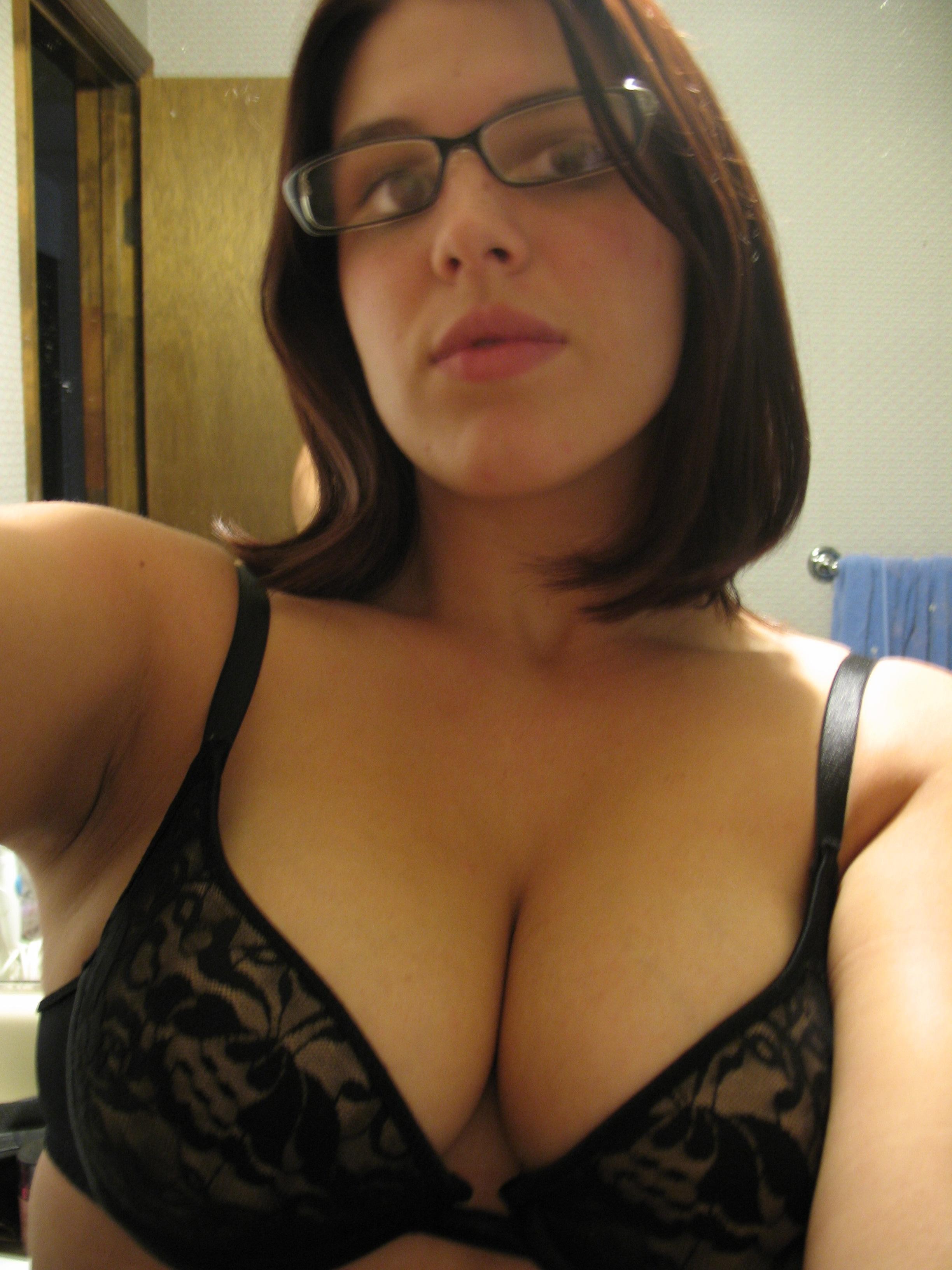 amateur girl with huge boobs and glasses