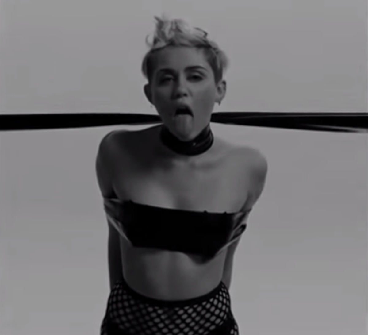 Radar reccomend Miley cyrus get tied up naked