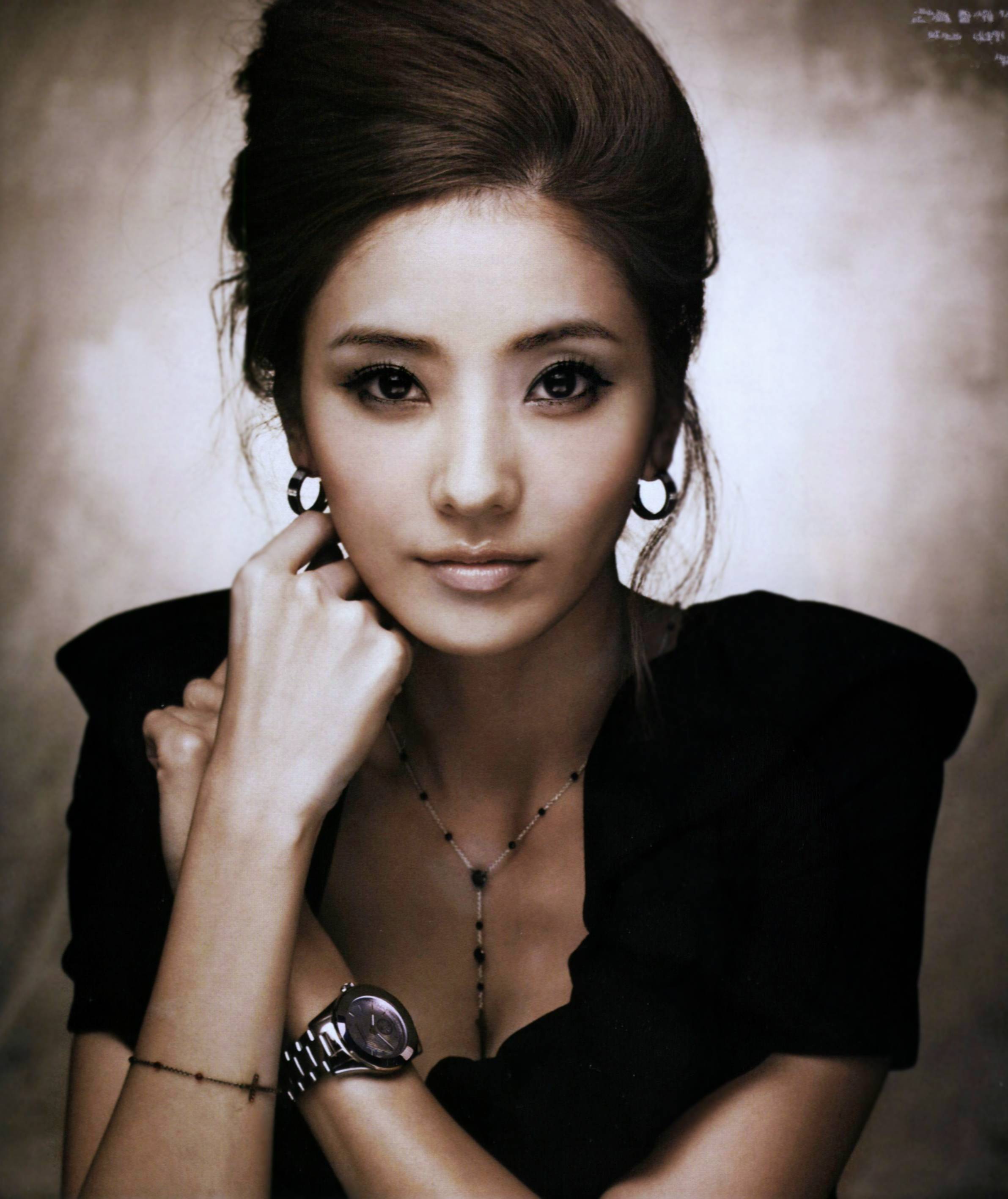 Han chae young gallery