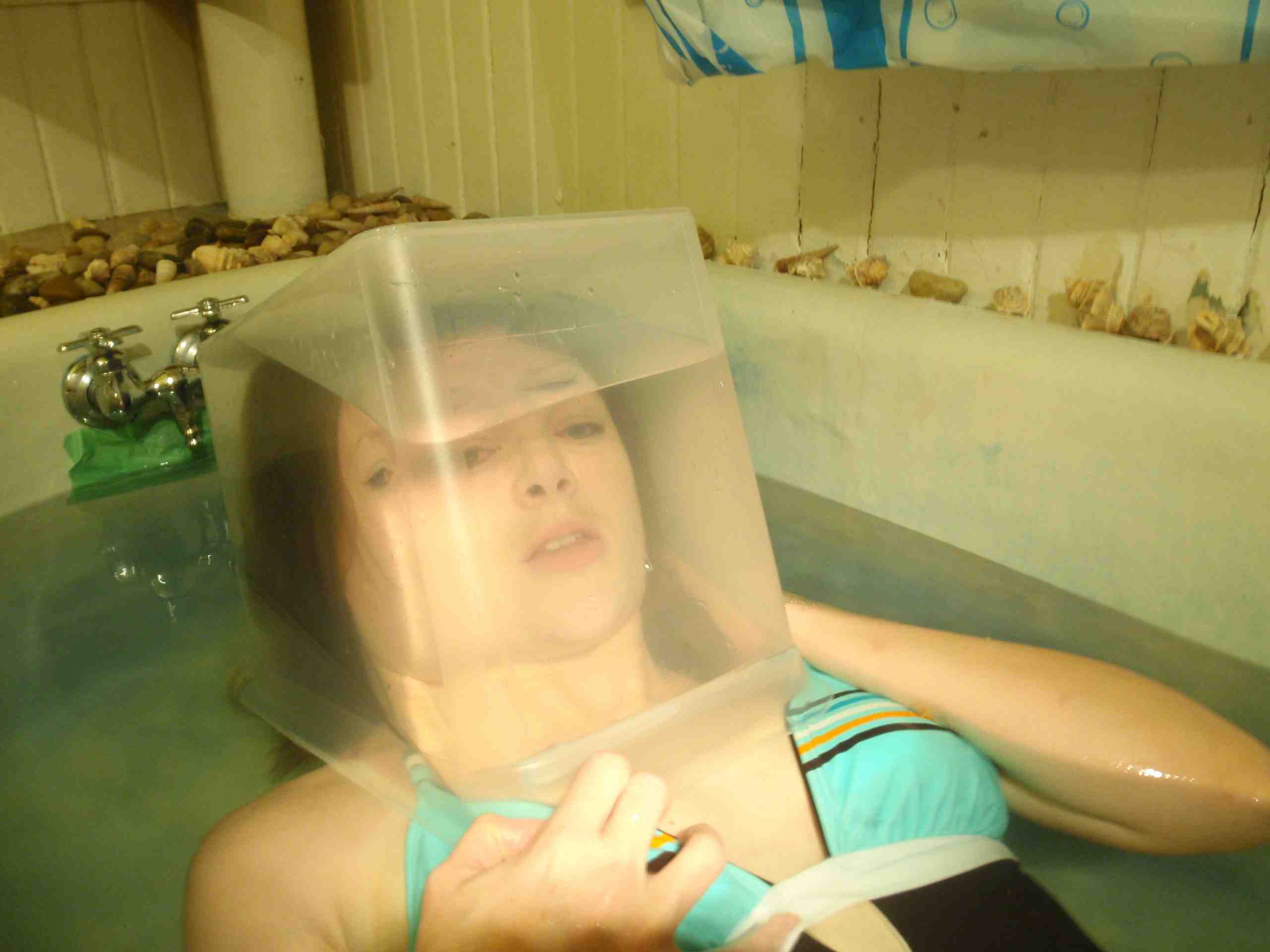 Underwater bath