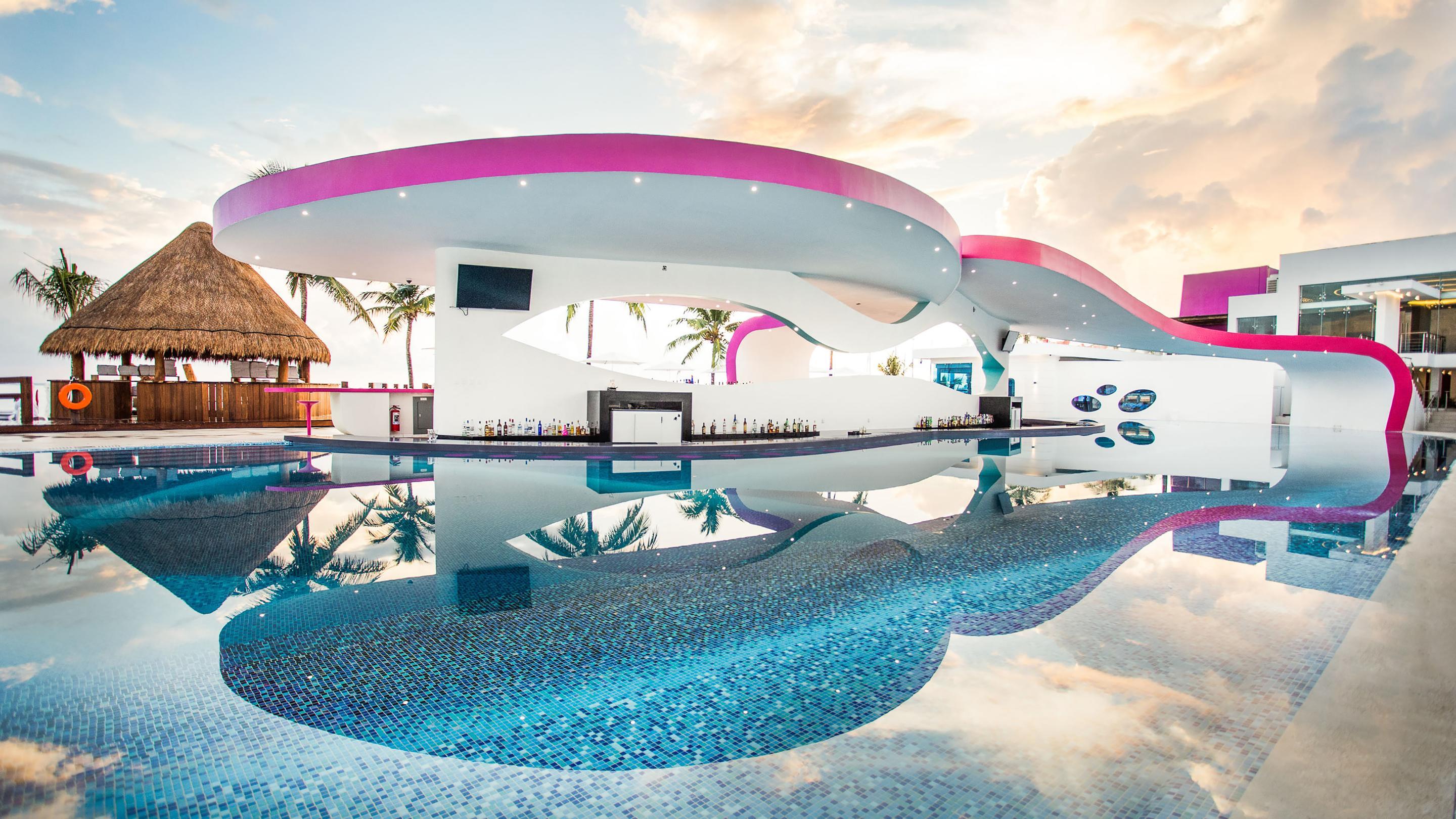 Cancun swinger hotels . Porno photo