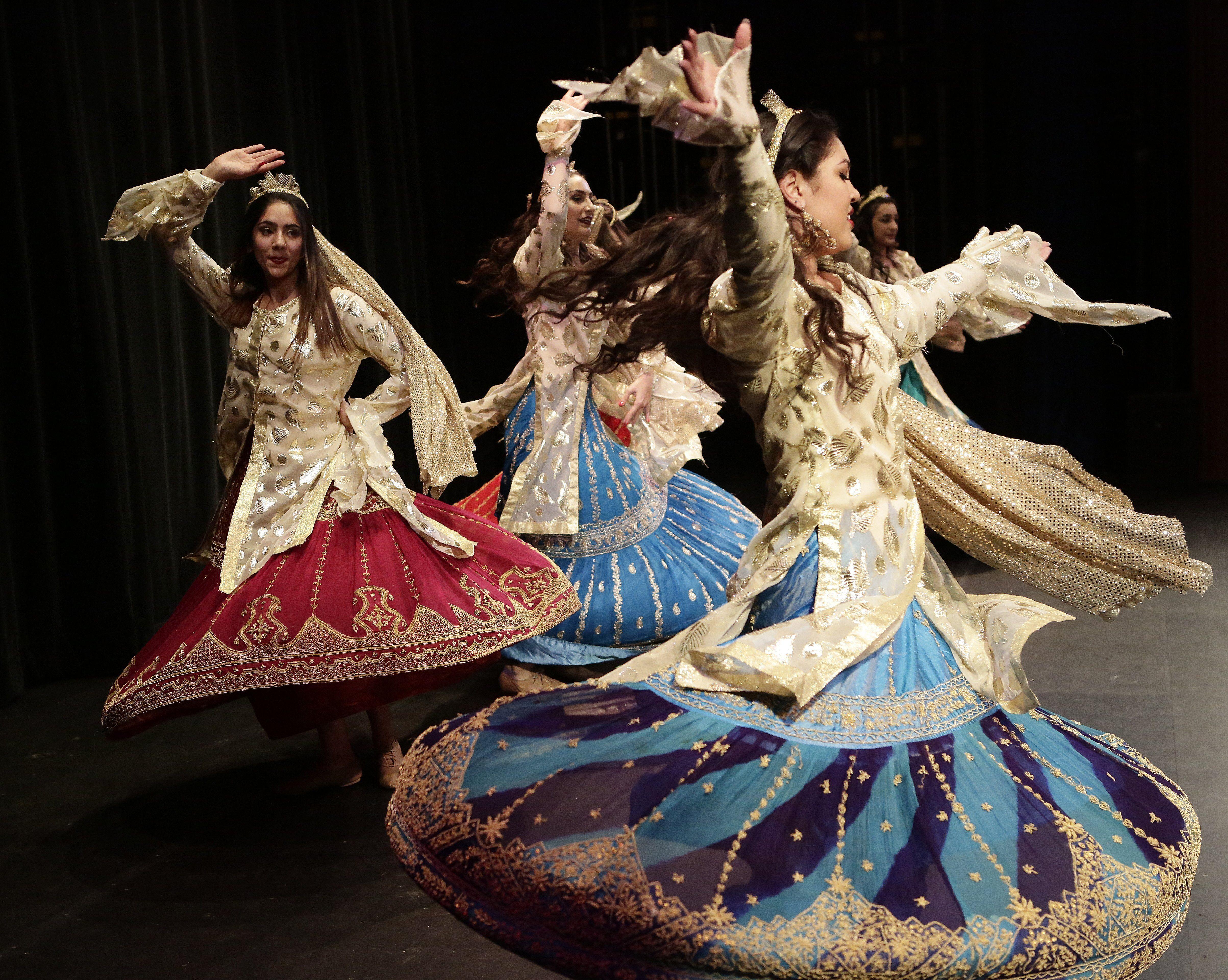 Persian girl group dance