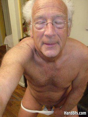 Kit-Kat recommendet senior naked man Gay