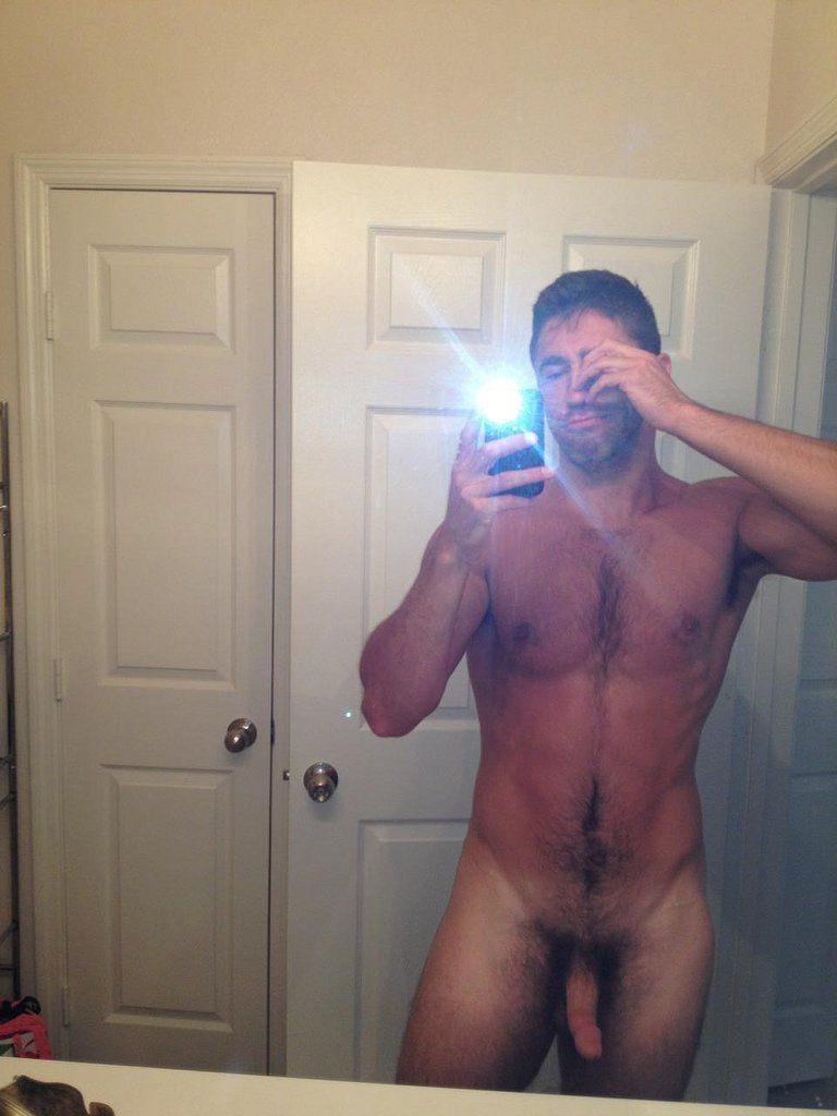 Master reccomend Guys nude mirror pic