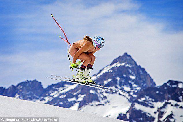 Nude women on ski