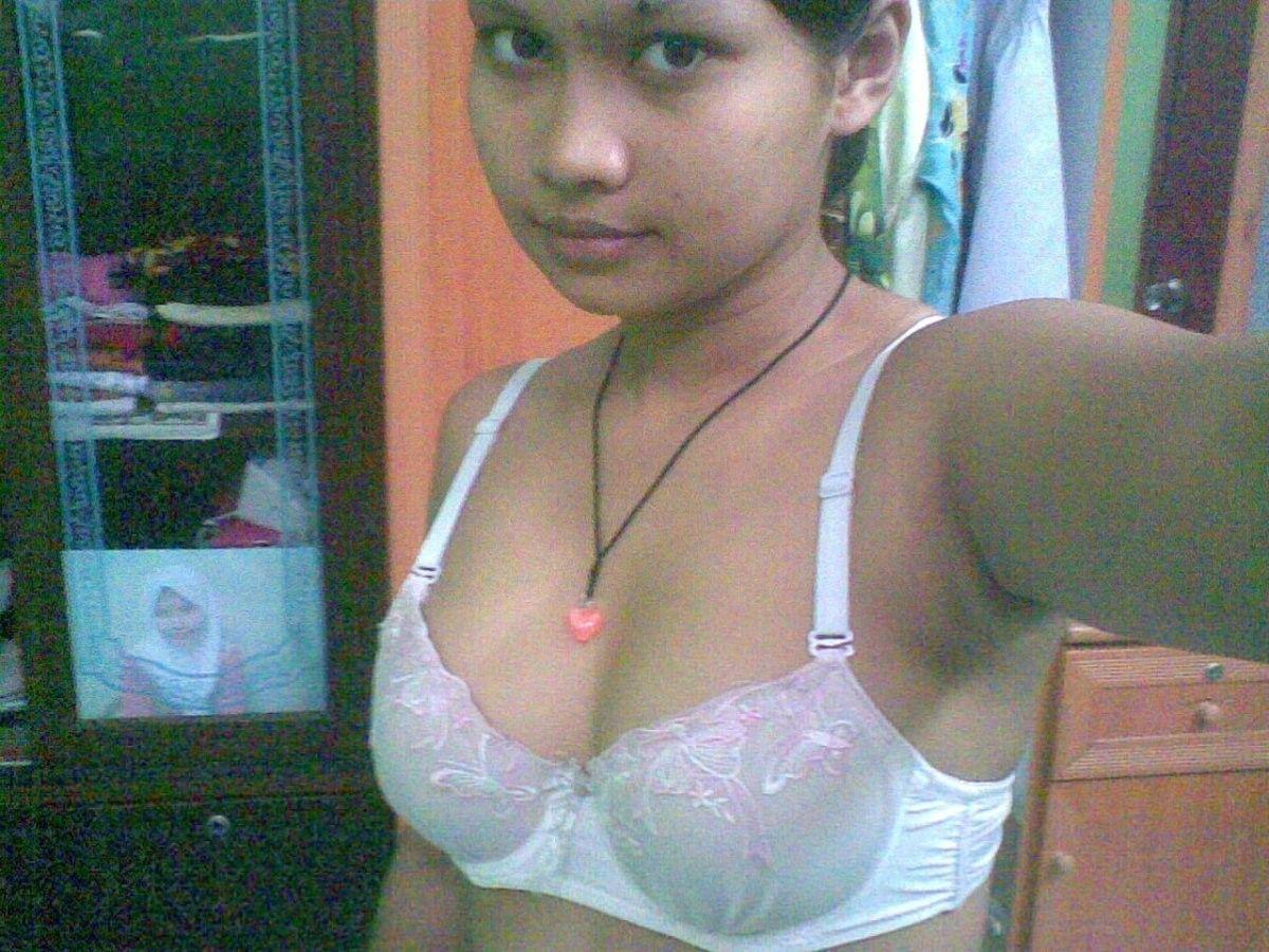 Indonesian girl naked self
