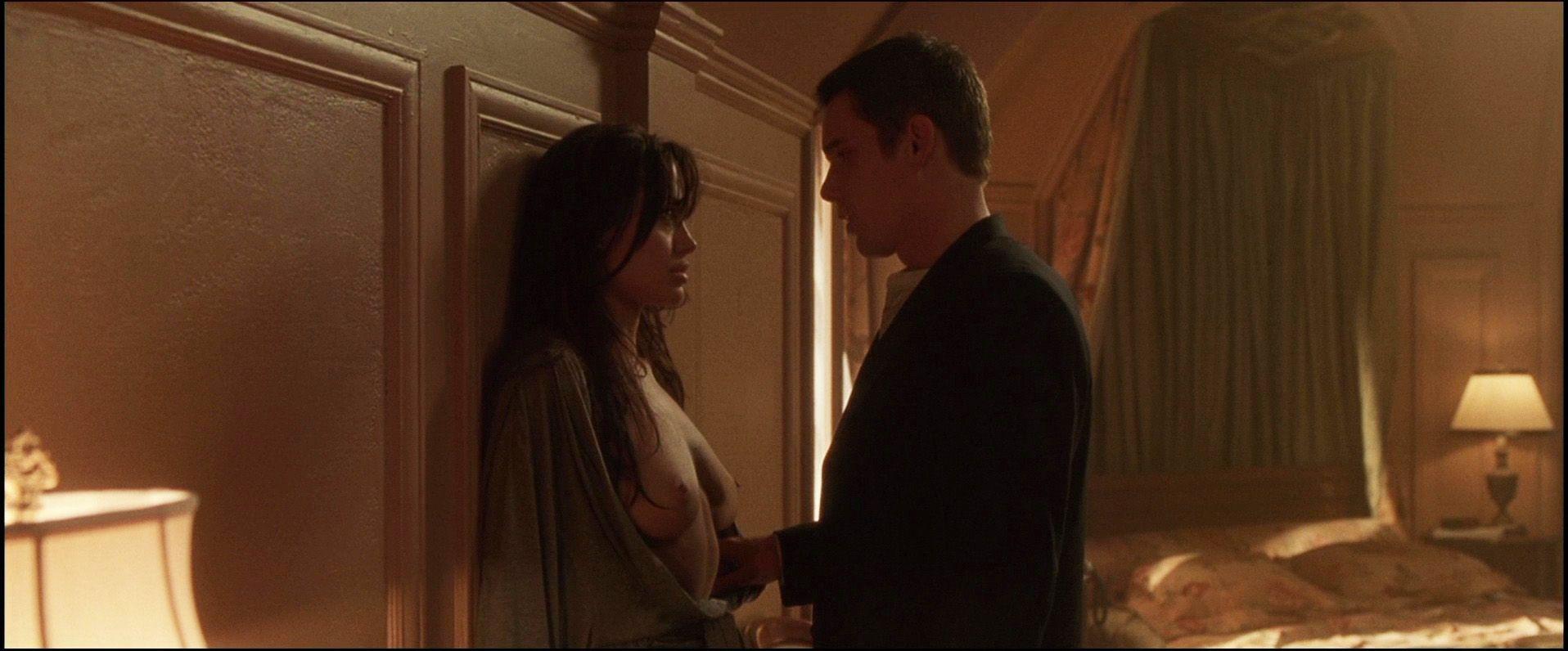 Angelina jolie sex scene in taking lives clip