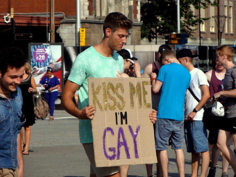 Free gay kissing videos