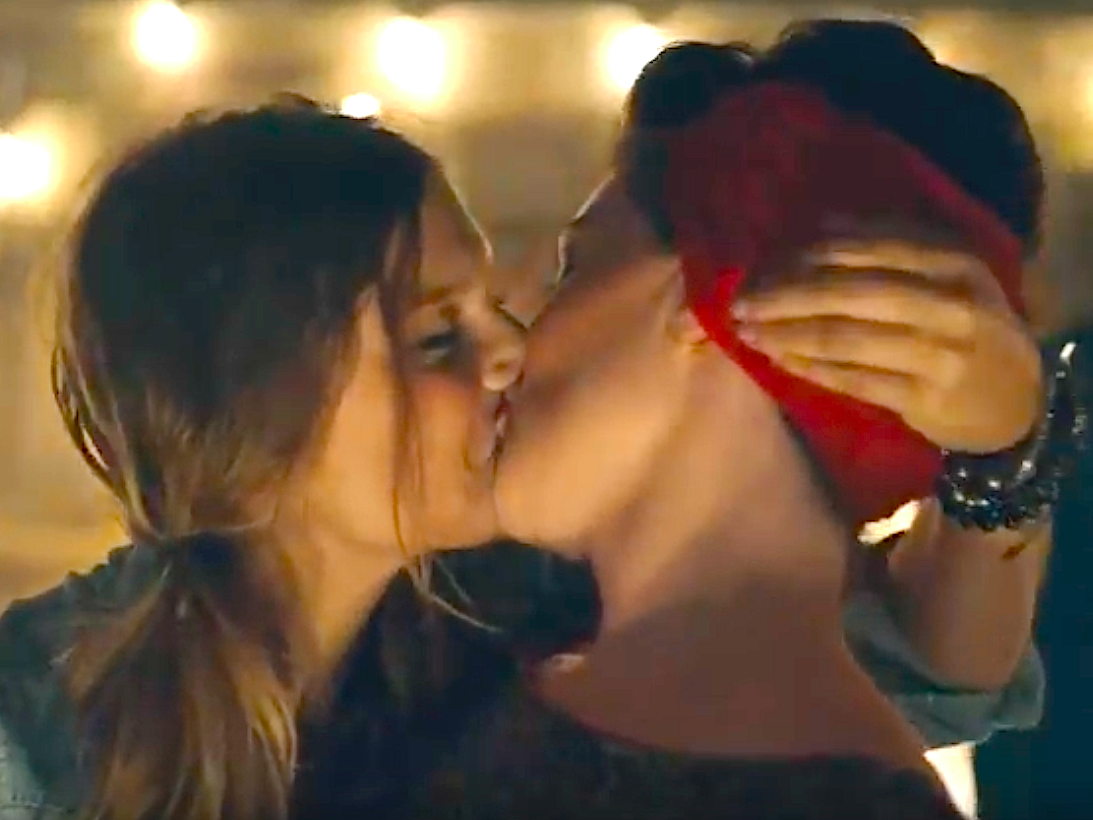 Lesbian Kissing Interracial