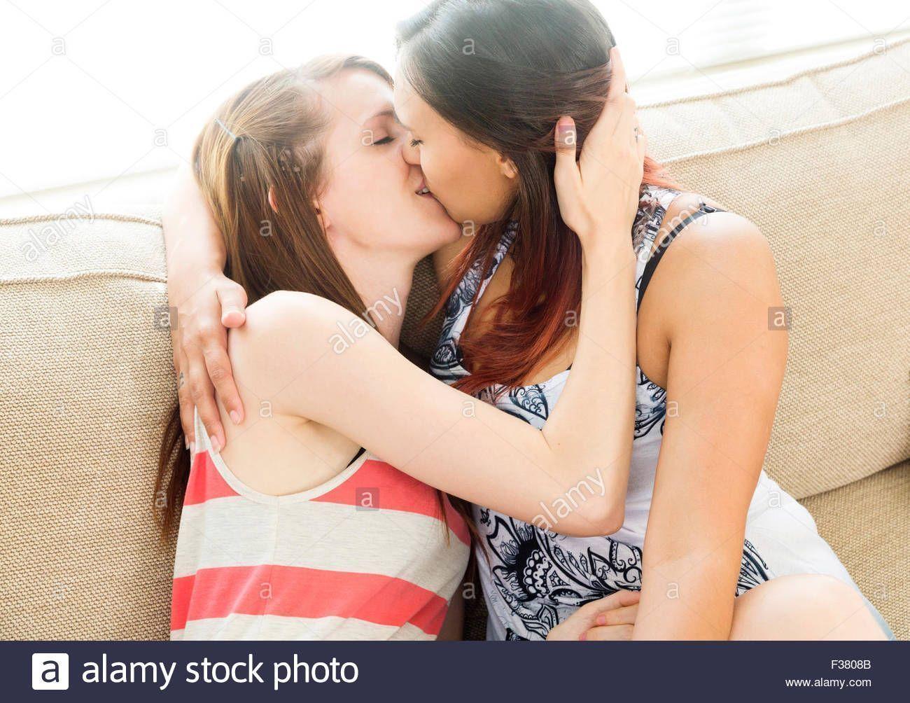 Free lesbian kissing galleries