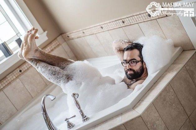 Lunar reccomend Man and woman sexy in bathtub