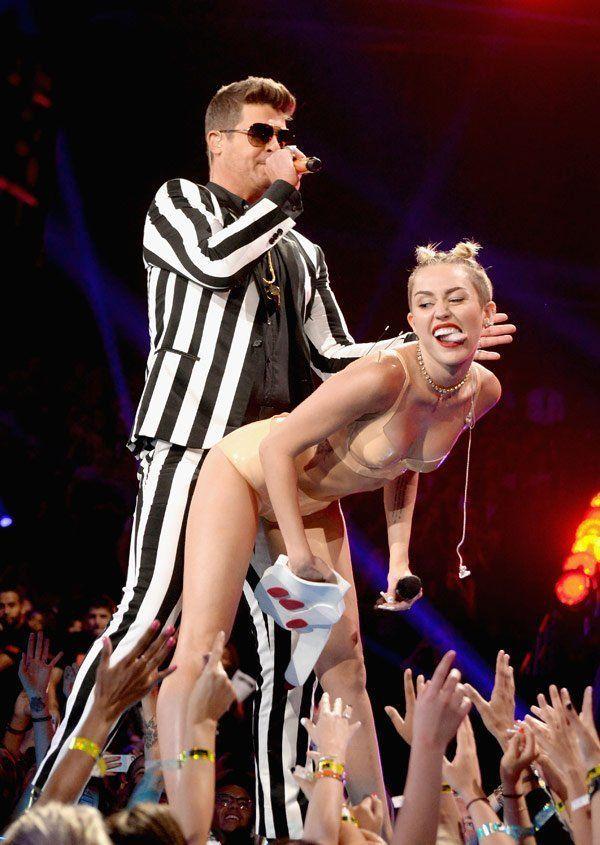 Hot B. reccomend Miley cyrus vma performance