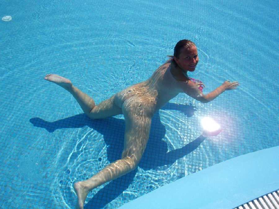 Naked women in pool pics
