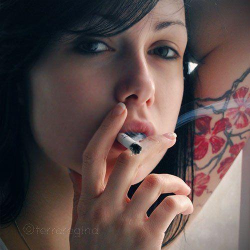 Sexy smoking girl foto